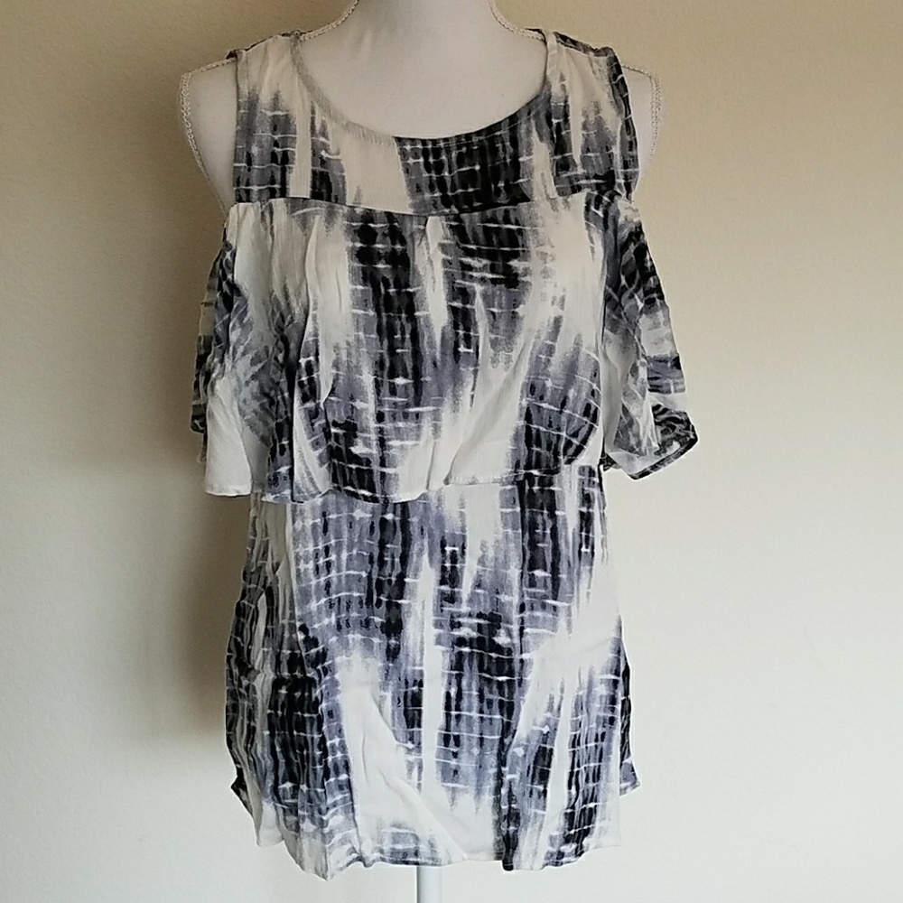 Bobeau cold shoulder top L